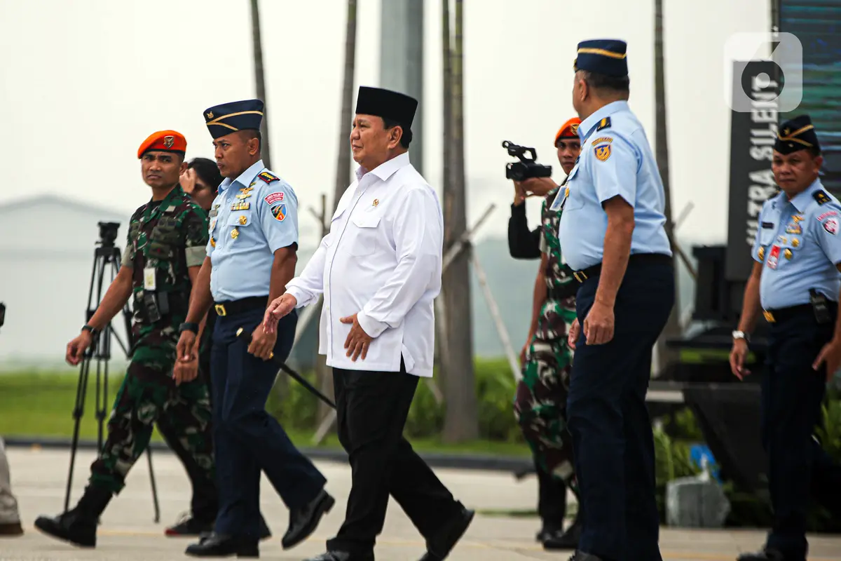 Prabowo Serah Terima Pesawat C-130J Super Hercules ke KSAU