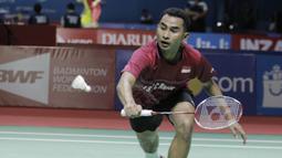 Tunggal putra Indonesia, Tommy Sugiarto, saat melawan wakil Taiwan, Chou Tien Chen, pada Indonesia Open di Istora Senayan, Kamis, (5/7/2018). Tommy SUgiarto menang 21-13 14-21 21-18. (Bola.com/M Iqbal Ichsan)