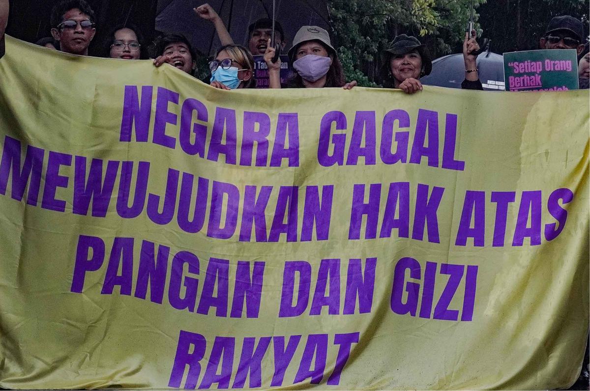 FOTO: Aksi Kamisan ke-883,  Sorotan Kritis Setahun Pemerintahan Prabowo-Gibran