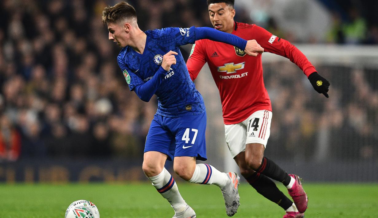 Pelatih Chelsea, Frank Lampard, membuat kejutan dengan memainkan Gilmour sebagai starter. Gilmour jadi satu-satunya pemain Chelsea di bawah 20 tahun yang bermain sebagai starter. (AFP/Glyn Kirk)