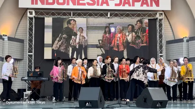 Penampilan angklung di Festival Persahabatan Indonesia-Jepang.