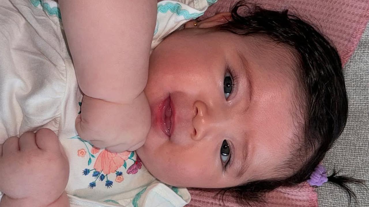 7 Potret Jessica Iskandar Selfie Bareng Baby Hagia, Ibu dan Anak Sama Cantiknya