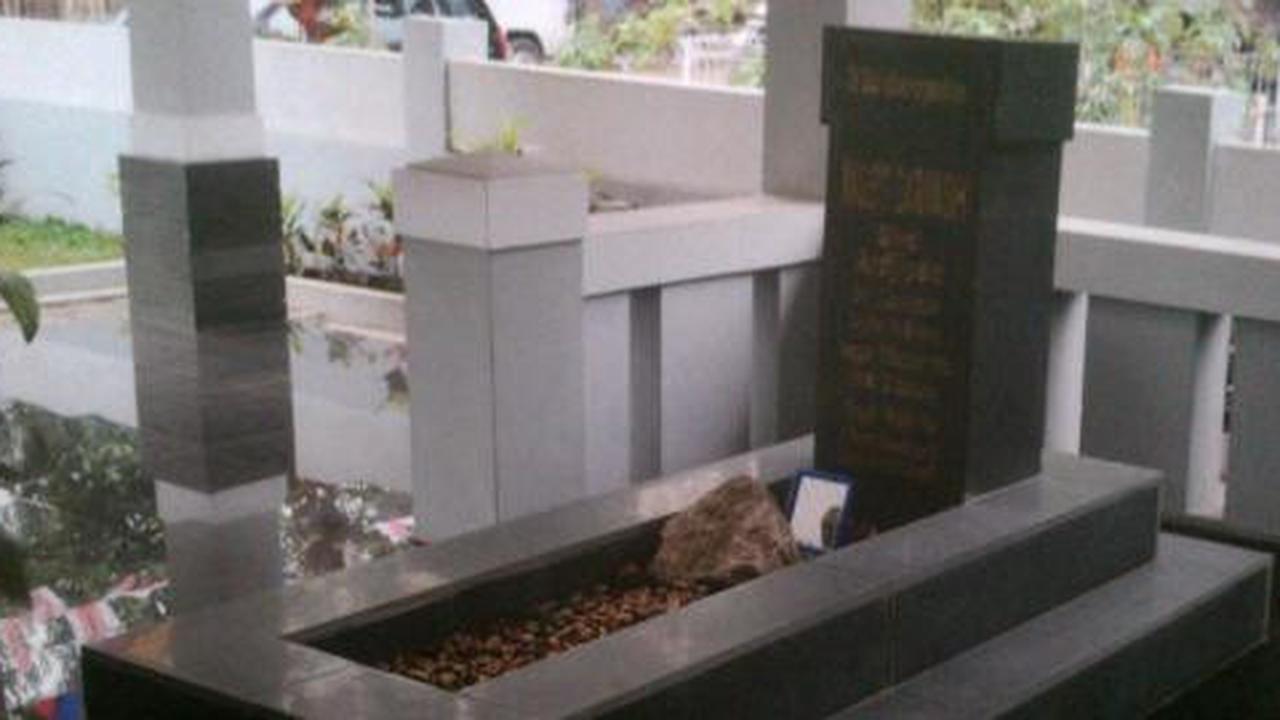 Para politikus numpang ngetop di makam janda Soekarno