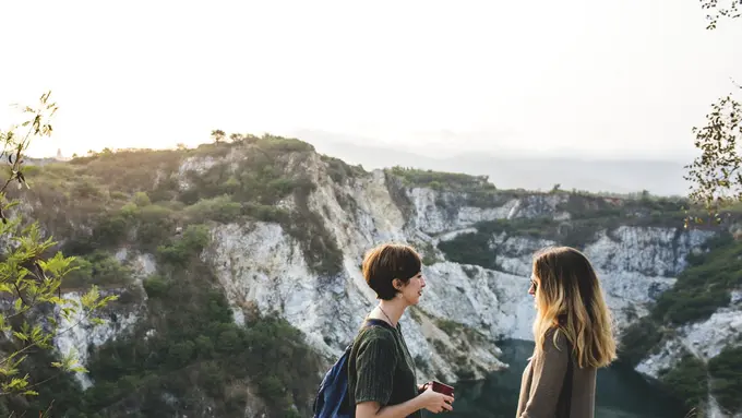 [Bintang] Kata Astrologer: Bicara sama 5 Zodiak Ini Kayak Lagi Nonton TV