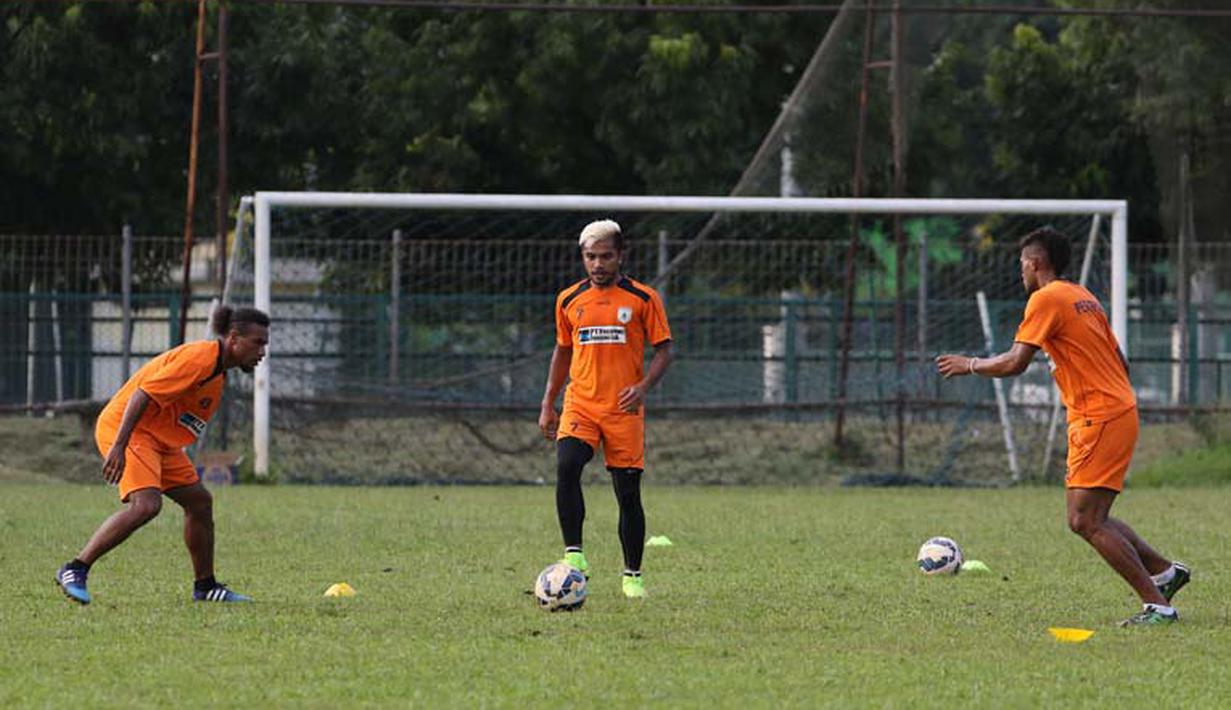 Latihan Perdana Persipura Jelang ke India Foto Bola com