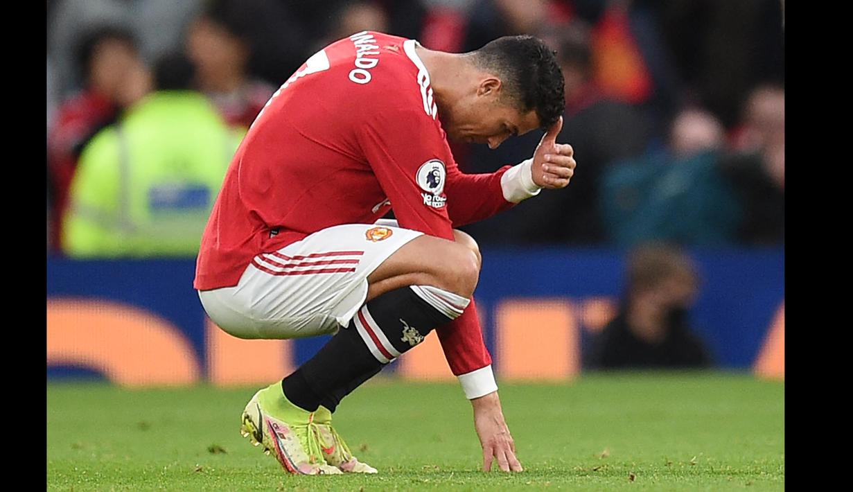 <p>Skor 0-5 untuk kekalahan Manchester United bertahan hingga pertandingan usai. Hasil itu benar-benar menjadi tragedi pahit bagi MU di Old Trafford. (AFP/Oli Scarff)</p>