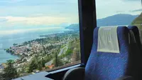 Kereta panoramic&nbsp;Golden Pass Panoramic MOB di Swiss. (dok. Instagram @mob.goldenpass/https://www.instagram.com/p/CPnmS_RgieY/)