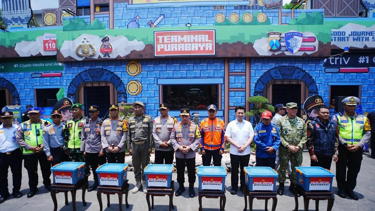 Tinjau Terminal Purabaya, Kapolri ke Sopir Bus: Hati-Hati dan Jaga Keselamatan Pemudik