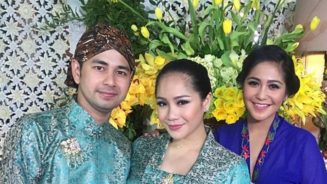  Roll  Rambut  dan Mainan Meriahkan Baby Shower Anak Nagita  