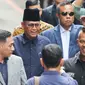 Pimpinan Ponpes Al Zaytun Panji Gumilang tiba di Bareskrim Polri, Jakarta, Senin (3/7/2023). (Liputan6.com/Herman Zakharia)