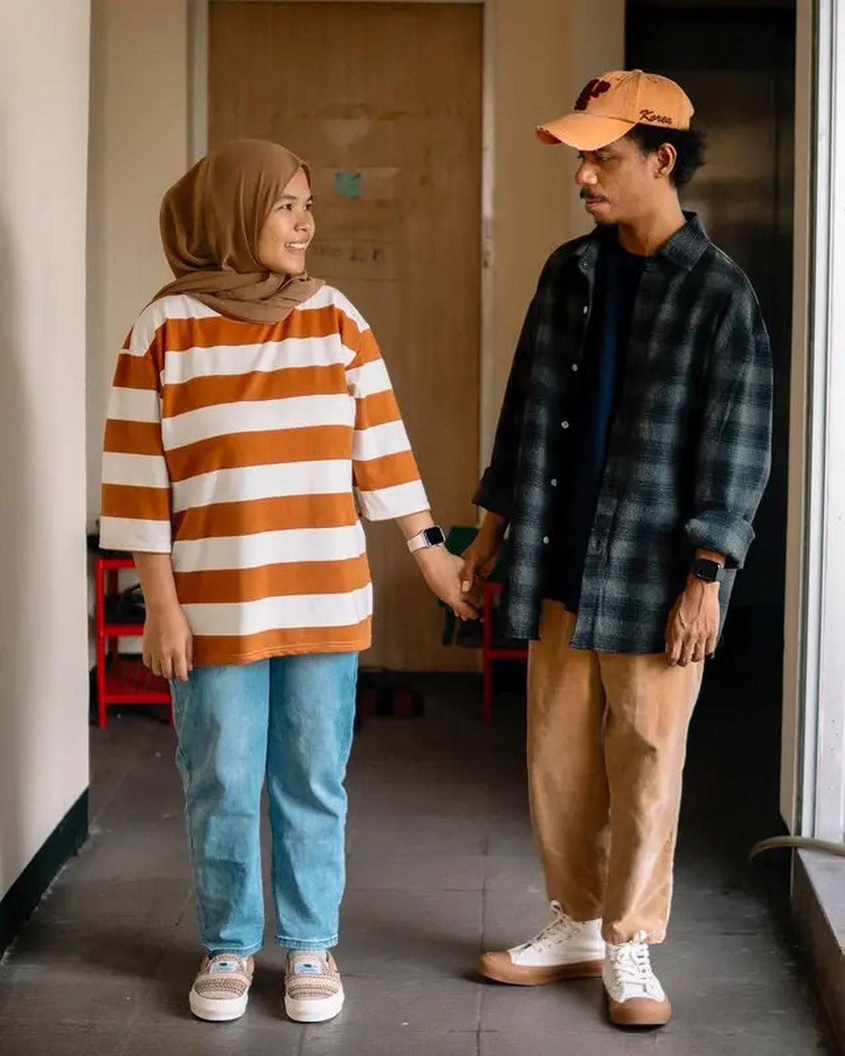 6 Potret Raim Laode dan Istri, Film Komang Sukses Tembus 2 Juta Penonton