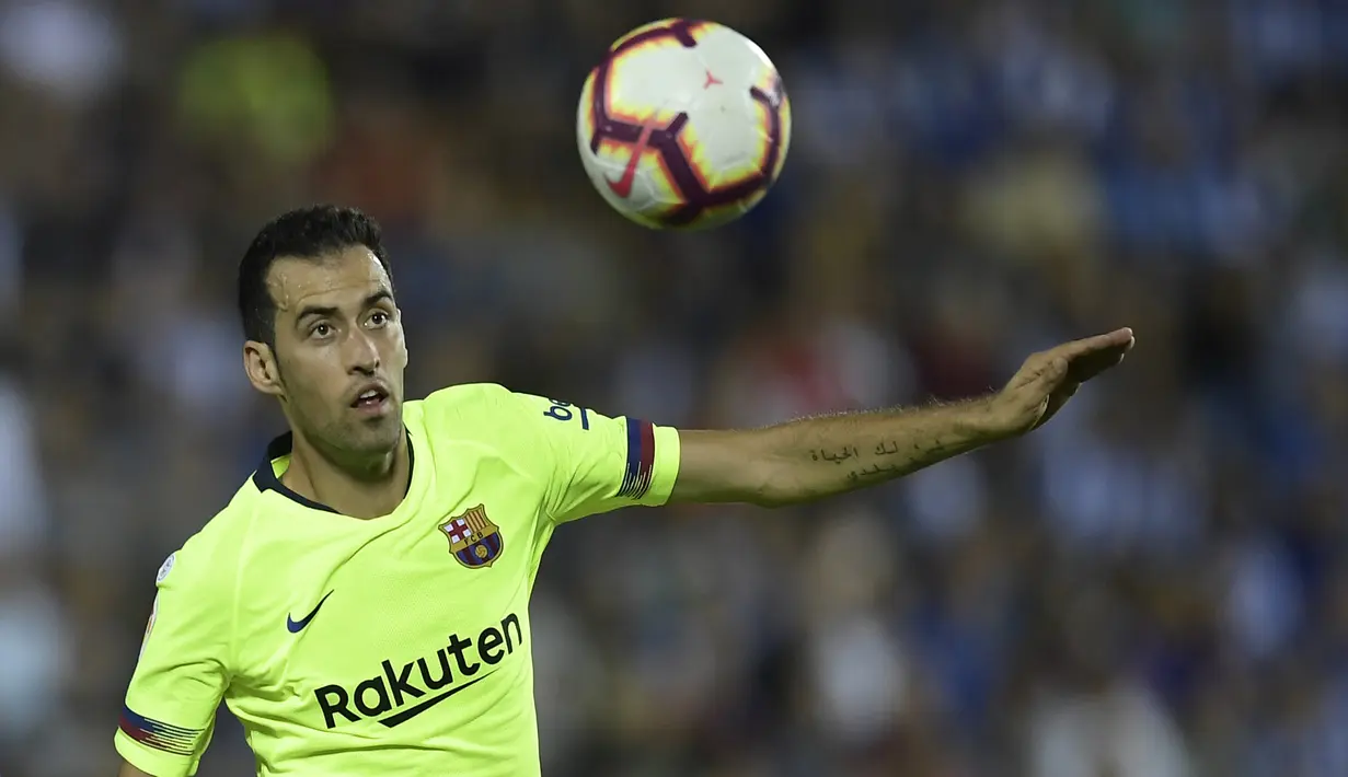 3. Sergio Busquets (32 tahun) - Pemain jebolan akademi Barcelona ini telah memasuki usia 32 tahun dan tetap menjadi andalan lini tengah Barcelona musim ini. Busquets tercatat telah 582 tampil membela Barcelona di semua kompetisi. (AFP/Oscar Del Pozo)