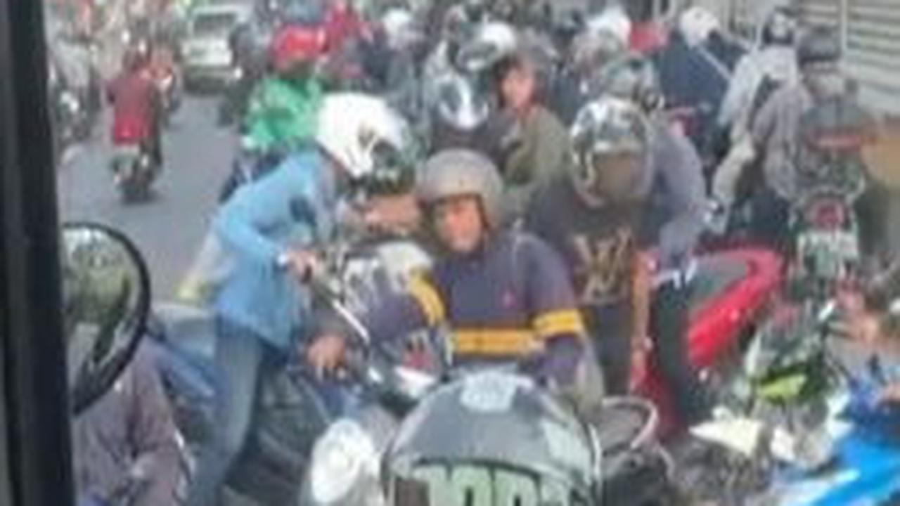 Viral  Puluhan Pemotor Terobos Jalur Transjakarta di Jatinegara, Begini Sanksi dari Polisi