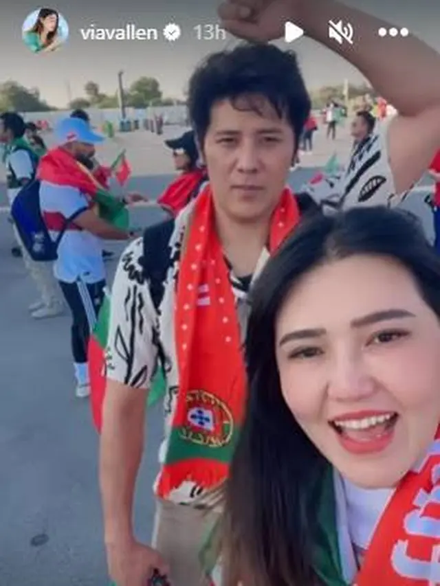Dukung CR7, Ini 6 Momen Via Vallen dan Suami Nonton Piala Dunia di Qatar