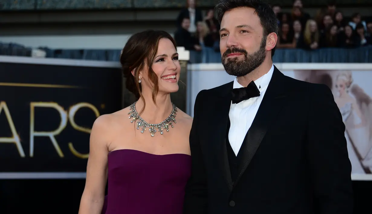 Meski Ben dan Lindsay baru mengaku pacaran usai melakukan proses perceraian, namun sepertinya permasalah mereka tak semudah itu. (FREDERIC J. BROWN  AFP)