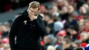 Pelatih Liverpool Jurgen Klopp tertunduk lesu usai pertandingan melawan West Bromwich Albion pada putaran keempat Piala FA di stadion Anfield, Inggris (27/1). Liverpool takluk dari West Bromwich Albion 3-2. (Peter Byrne / PA via AP)