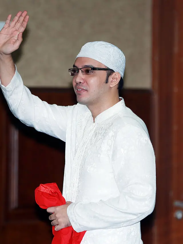 [Bintang] Sandy Tumiwa Sidang