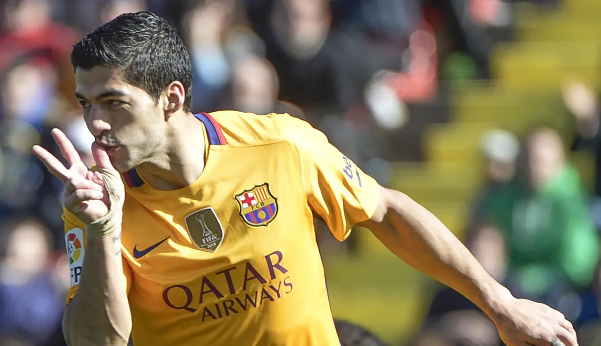 Luis Suarez menjadi pemain Barcelona yang menyumbangkan gol kemenangan atas Levante UD pada lanjutan La Liga Spanyol pekan ke-23.  (AFP/Jose Jordan)