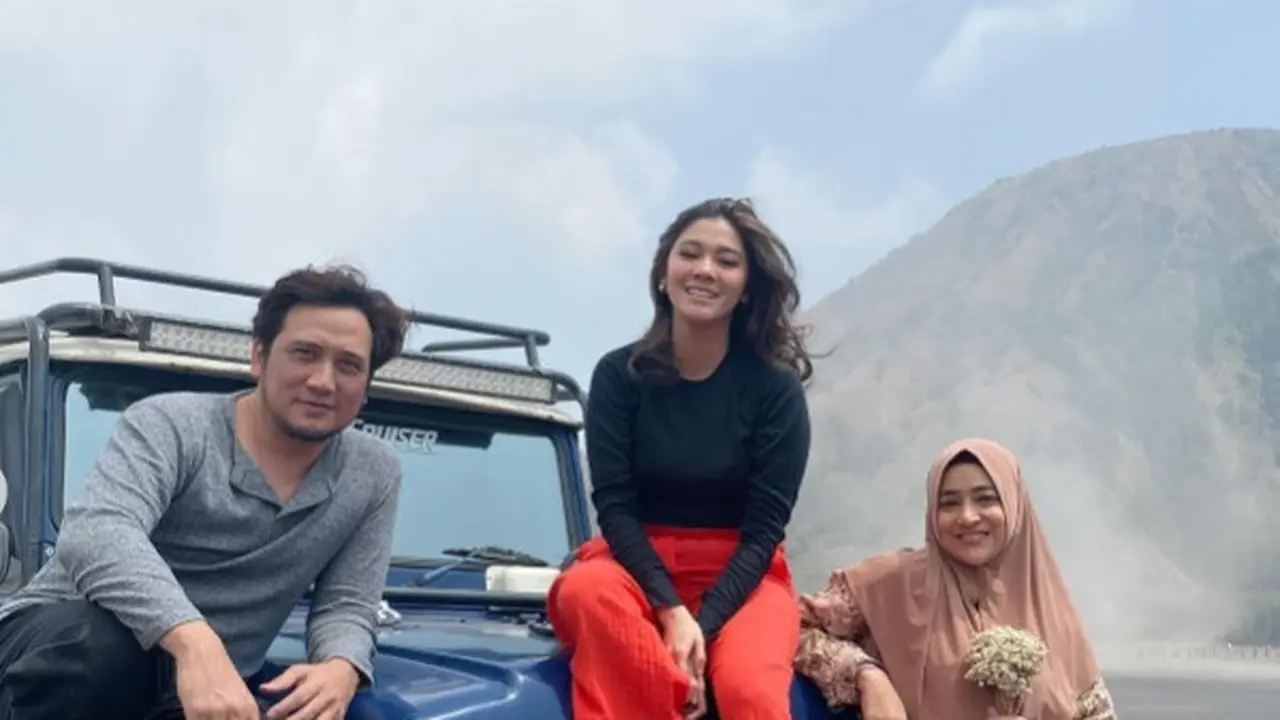 Potret Cindy Fatikasari, Tengku Firmansyah, dan Naysilla Mirdad (Sumber: Instagram/cindyfatikasari18)