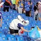 6 Aksi Suporter Jepang Bersih-Bersih Stadion Piala Dunia 2022, Sifat Disiplin Banjir Pujian (Twitter/fyou_611)