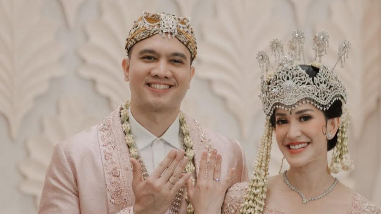 Resmi ke Pelaminan, 5 Potret Pernikahan Elma Agustin dan Ihsan Fadhur yang Mengusung Adat Sunda