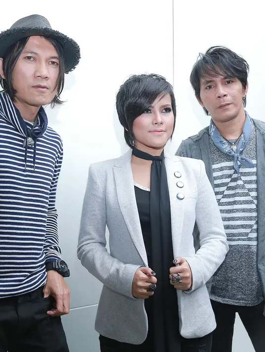 Seluruh personel Utopia pun merasa lega setelah keluarnya single lagunya yang berjudul ‘Kenangan Ini’ tersebut, karena konsep berbeda yang disajikan dapat diterima oleh fans setia Utopia. (Galih W. Satria/Bintang.com)