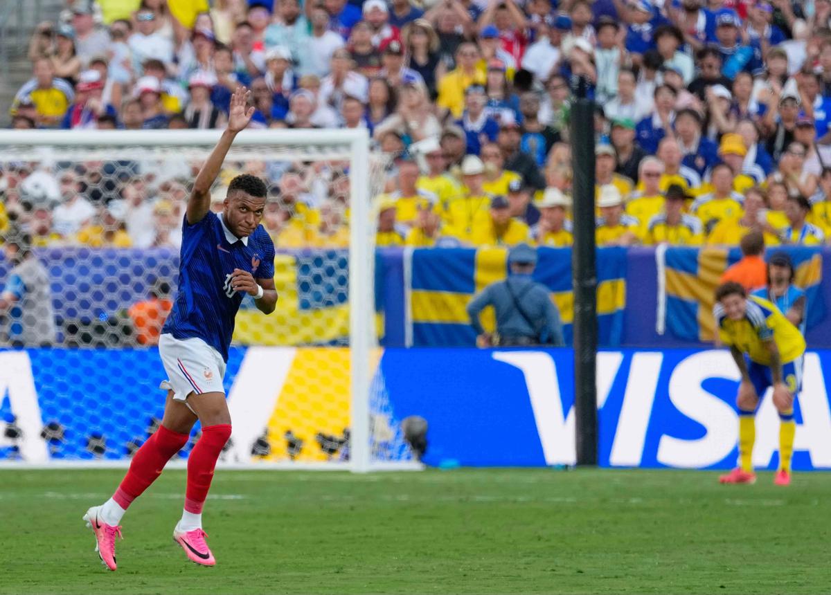 FOTO: Mbappe Bersinar Saat Prancis Libas Swedia
