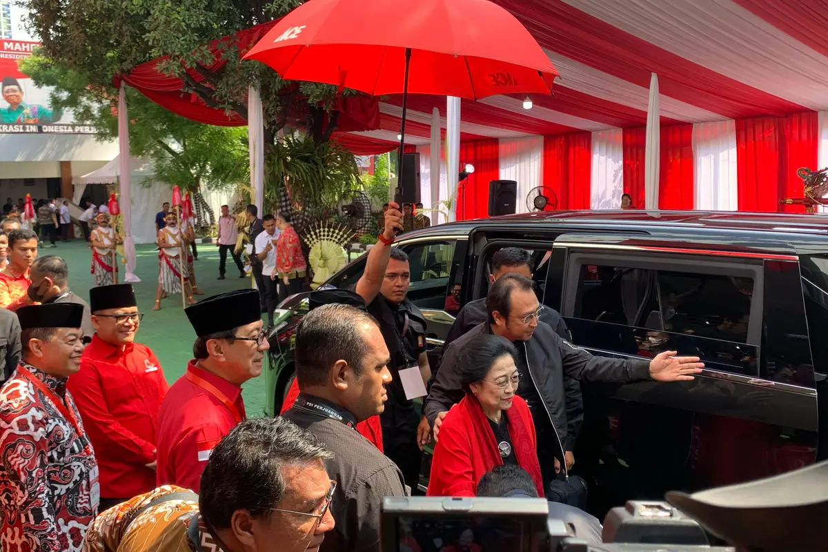 Ketua Umum PDIP Megawati Soekarnoputri tiba di acara HUT ke-51 PDIP di Sekolah Partai PDI Perjuangan, Lenteng Agung, Jakarta Selatan, Rabu (10/1/2024).
