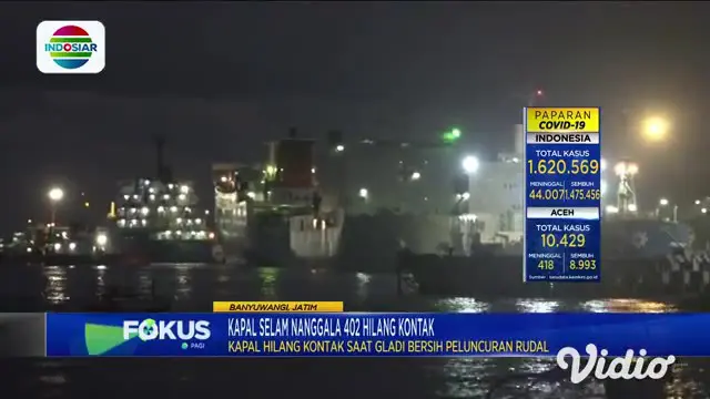 Sejak dikabarkan hilang kontak pada Rabu pagi (20/4). Keberadaan Kapal Selam Nanggala 402 di wilayah perairan laut utara Bali hingga Rabu malam, masih belum diketahui keberadaannya. Nampak penjagaan ketat di Pangkalan TNI Angkatan Laut Banyuwangi, Ja...