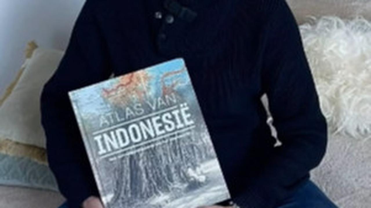 Terungkap Isi Buku Atlas yang Dibaca Alex Pastoor Usai Jadi Asisten Pelatih Timnas Indonesia