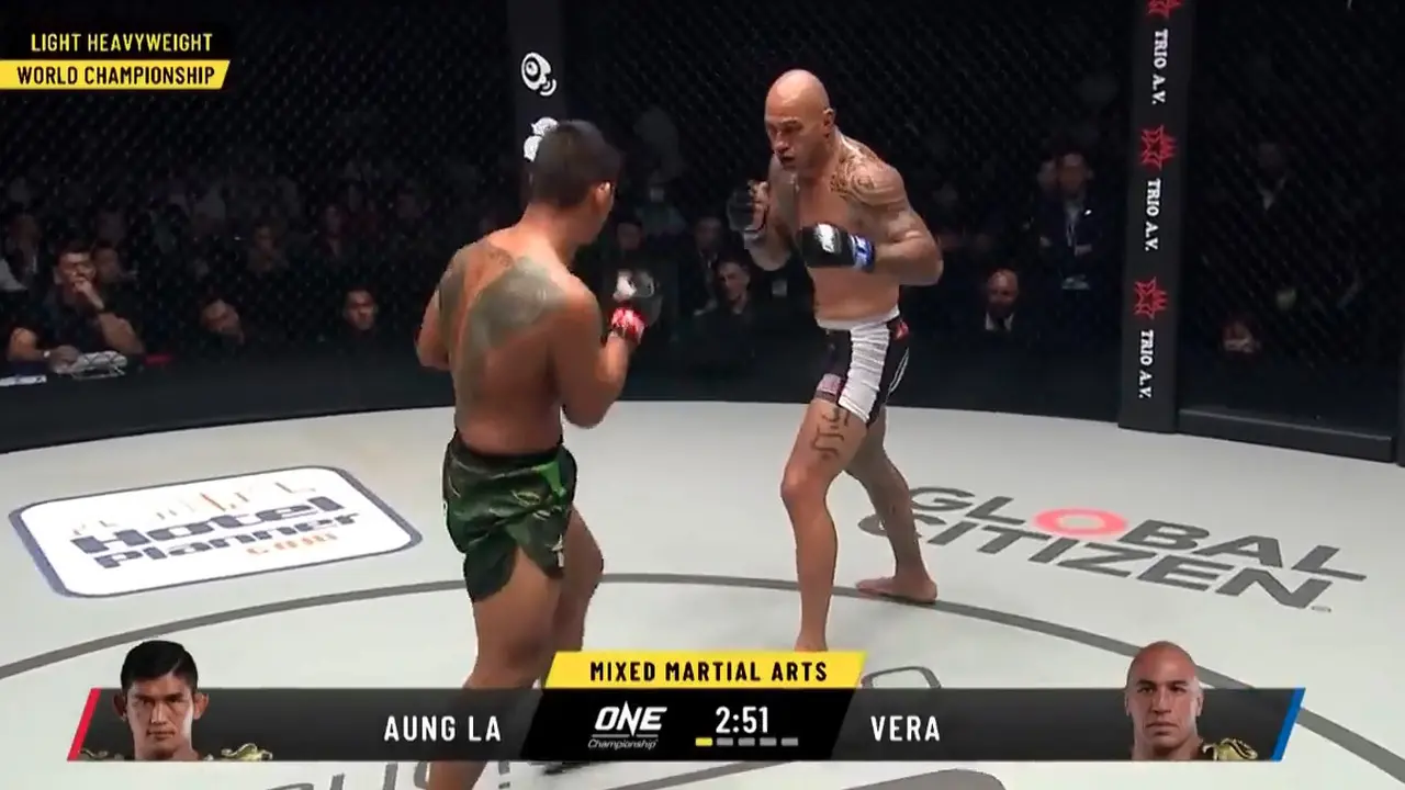 Saksikan Pertandingan Full Aung La N Sang vs Brandon Vera