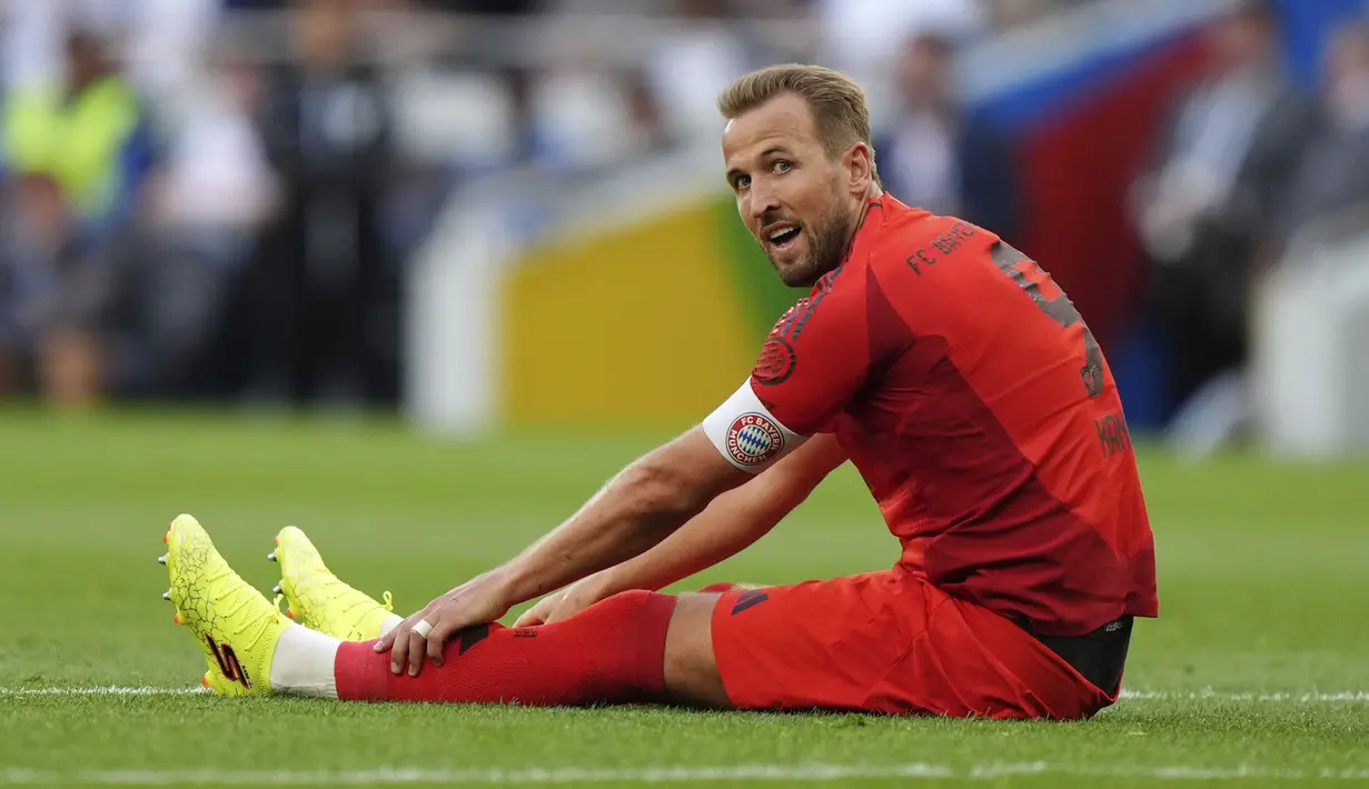 Ekspresi pemain Bayern Munchen, Harry Kane saat laga persahabatan melawan Tottenham Hotspur di Tottenham Hotspur Stadium, London, Inggris, Minggu (11/08/2024) dini hari WIB. (AP Photo/PA/Bradley Collyer)