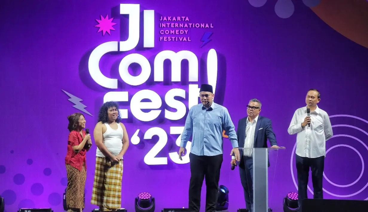 Gilang Dirga juga sukses berperan sebangai capres nomor urut 2, Prabowo Subianto. Ditambah lagi meniru goyang gemoy. [Fimela/Adrian Utama Putra]