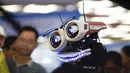 Robot "Teotronico" yang dipamerkan pada acara Konferensi Robot Dunia 2017 di Beijing, 23 Agustus 2017. Selain bisa memainkan piano, robot rancangan Matteo Suzzi ini juga dapat menyanyikan lagu-lagu populer. (WANG Zhao/AFP)