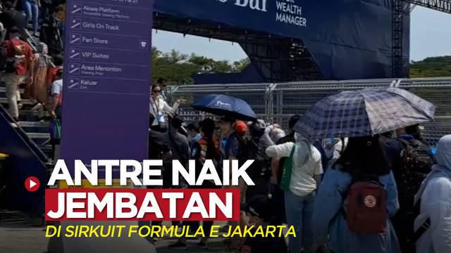 Berita video pengunjung harus antre untuk naik ke jembatan yang berada di atas lintasan Sirkuit Formula E Jakarta demi keselamatan, Sabtu (4/6/2022) siang hari WIB.