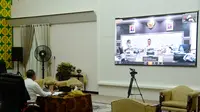 Gubernur Edy melakukan teleconference di Rumah Dinas Gubernur Sumut, Jalan Sudirman, Kota Medan