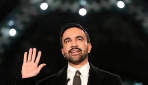Zohran Mamdani mengucapkan sumpah jabatan dalam upacara pelantikannya sebagai wali kota New York City di stasiun kereta bawah tanah Old City Hall, Kamis (1/12/2026). (Dok. AP/Yuki Iwamura)