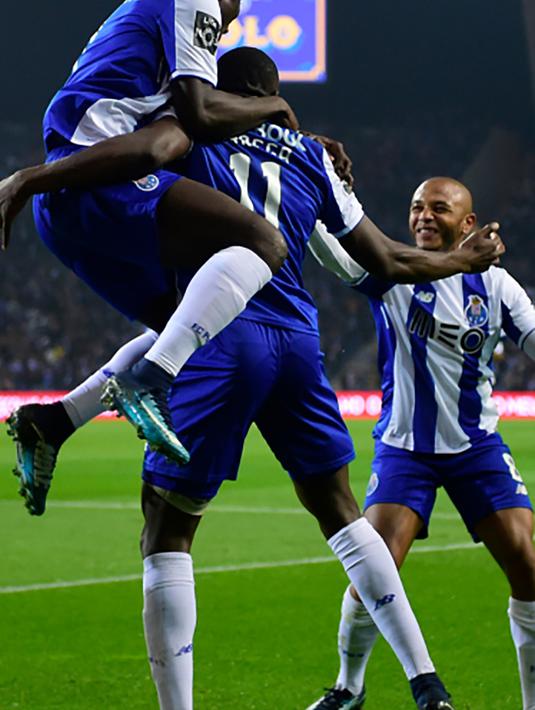 2. FC Porto - Salah satu klub yang belakangan ini doyan menjadi kampiun Liga Portugal. Tak heran banyak pemain yang dirasa berkontribusi fatal menjadi perbincangan para klub elit eropa. (AFP/Miguel Riopa)