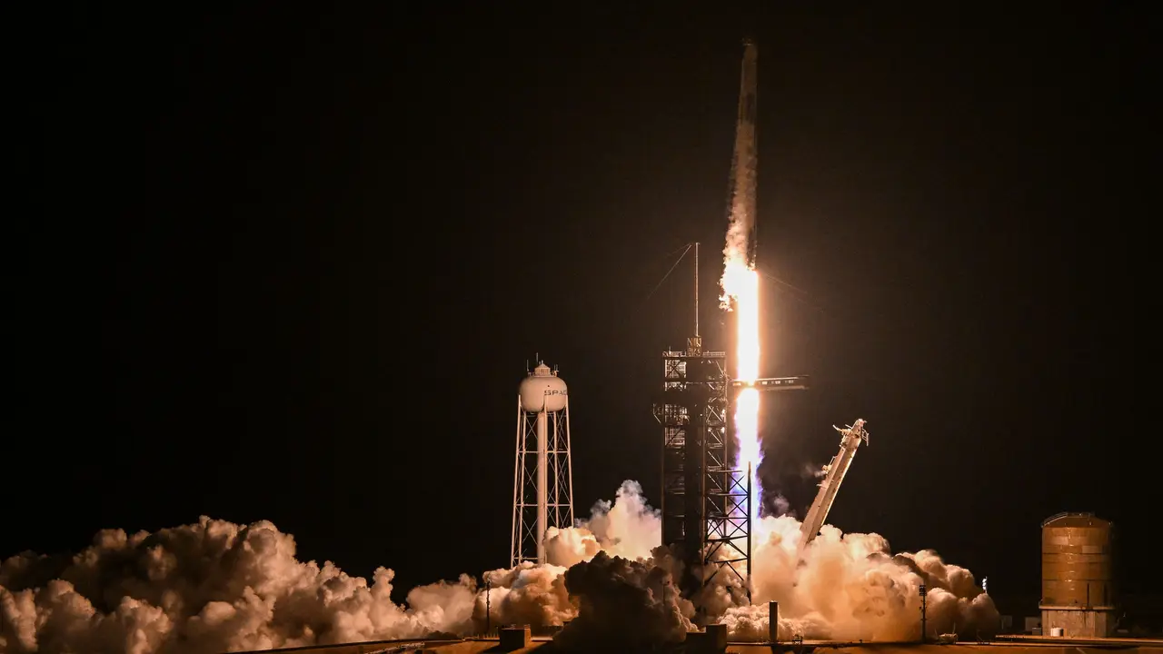 SpaceX Falcon 9 Kirim Awak Baru ke Stasiun Luar Angkasa Internasional