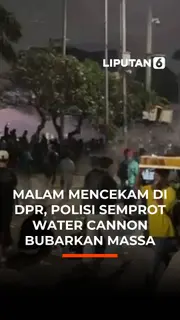 Malam Mencekam di DPR, Polisi Semprot Water Cannon Bubarkan Massa
