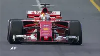 Pebalap Ferrari, Sebastian Vettel, menjadi yang tercepat pada sesi latihan bebas ketiga (FP3) F1 GP Australia di Sirkuit Albert Park, Melbourne, Sabtu (25/3/2017). (Bola.com/Twitter/F1)