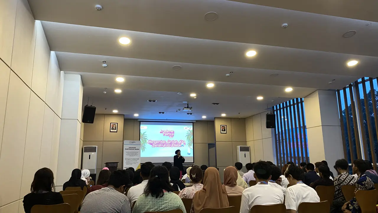Yayasan Partisipasi Muda (YPM) atau yang lebih dikenal dengan Generasi Melek Politik (GMP) menghelat workshop pelatihan pembuatan kebijakan publik bernama Academia Politica bertemakan “Mengemban Limbah Kita, Benahi Kota Plastik” (Istimewa)