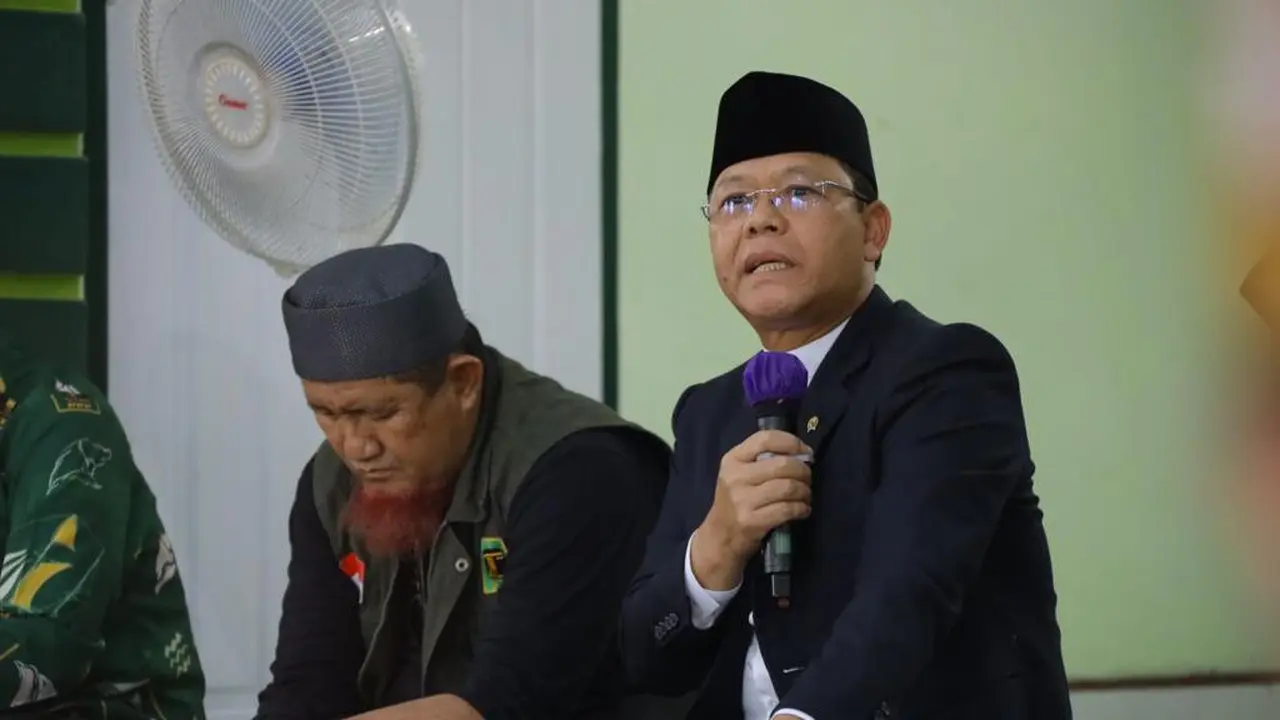 Plt Ketua Umum Partai Persatuan Pembangunan (PPP) Muhamad Mardiono melakukan diskusi dengan para tokoh Majelis Ulama Indonesia (MUI) hingga Muhammadiyah yang ada di Ampana, Kabupaten Tojo Una Una, Sulawesi Tengah (Istimewa)