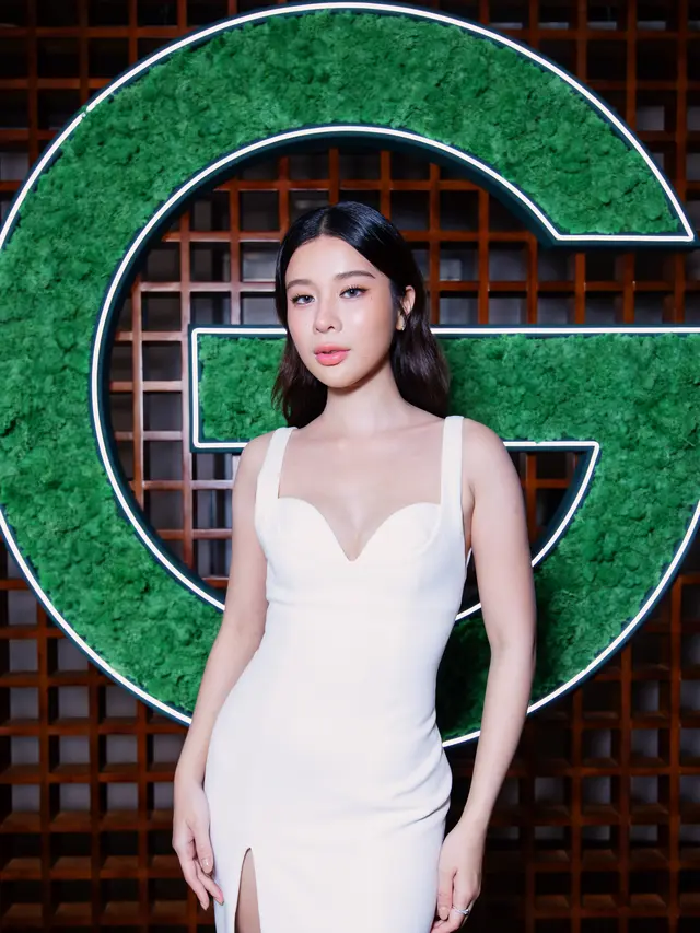 6 Pesona Glamor Tiara Andini Bergaun Hijau Hadiri Welcoming Dinner Garnier Singapura, Pose Bareng Aktris Thailand Kao Supassara Thanachart