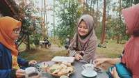 Ilustrasi makan bersama, muslim, buka puasa. (Photo by Gradikaa Aggi on Unsplash)