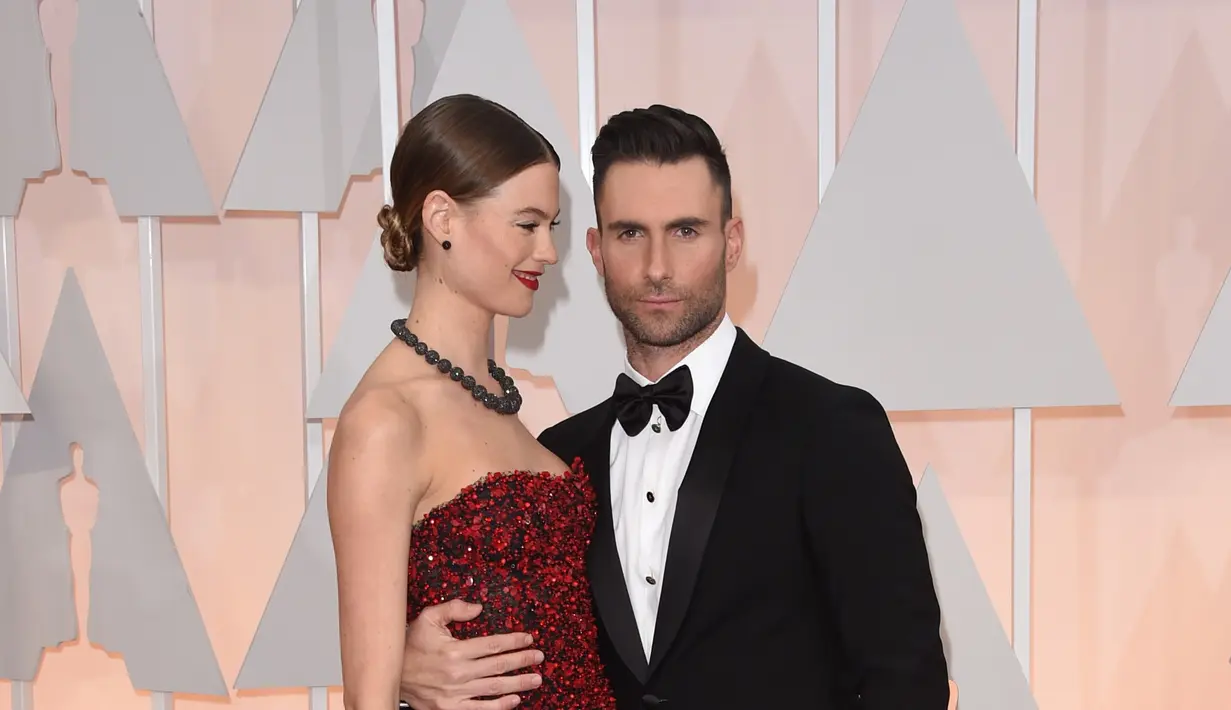 Tak takut dampingi perjalanan kehamilan dan proses melahirkan Behati Prinsloo, justru Adam Levine khawatir ketika malaikat kecilnya, Dusty Rose Levine, lahir dan tumbuh besar di dunia ini. (AFP/Bintang.com)