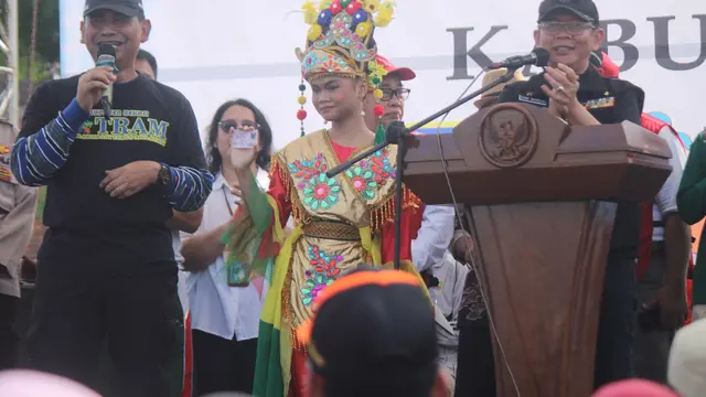 Pemerintah Kabupaten Bekasi menggelar program Berkolaborasi Terus Melayani (Botram) yang dilaksanakan di Lapangan Perumahan Wahana Desa Sukadami, Kecamatan Cikarang Selatan, pada Sabtu (02/12/2023).