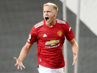 Donny van de Beek - Mantan bintang Ajax Amsterdam ini paling merasa kecewa dengan Ole Gunnar Solskjaer. Pernah diiming-imingi Ole mendapat jam bermain lebih banyak, namun nyatanya van de Beek baru memperoleh kesempatan bermain selama 16 menit di Liga Inggris musim ini. (AFP/Martin Rickett/Pool)