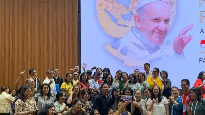 <p>Latihan paduan suara untuk Misa Kudus bersama Paus Fransiskus pada 5 September 2024 yang dilakukan di Kolese Kanisius, Senin (2/9/2024). (Dokumen pribadi)</p>