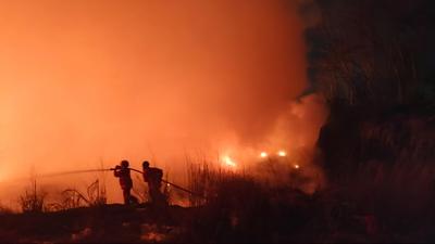 TPS Waringinkurung Terbakar, Api Sulit Dijinakkan